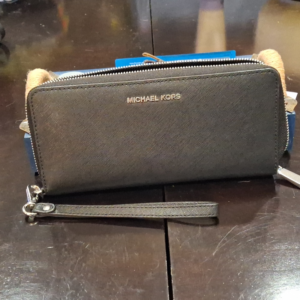 New, Michael Kors Jetset Travel Continental Wallet